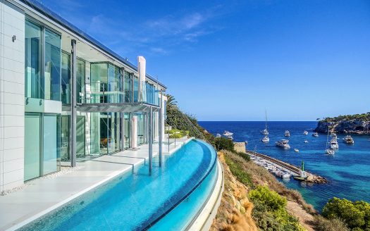 EXCLUSIVO CHALET EN PRIMERA LINEA DEL MAR