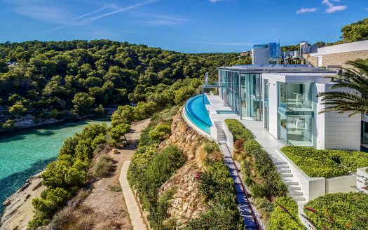 EXCLUSIVO CHALET EN PRIMERA LINEA DEL MAR