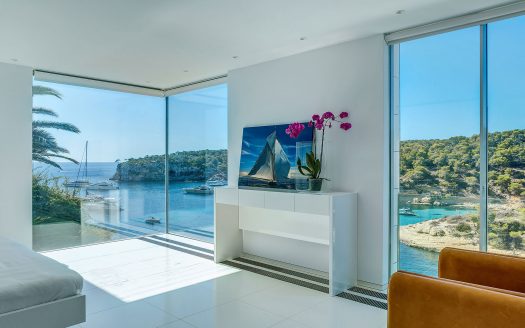 EXCLUSIVO CHALET EN PRIMERA LINEA DEL MAR